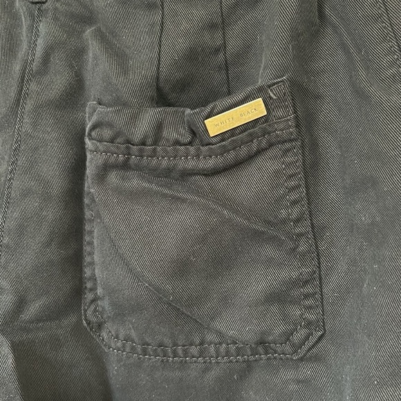 White House Black Market The 5” Short Black Corset Side Detail Sz 4 - Picture 7 of 12